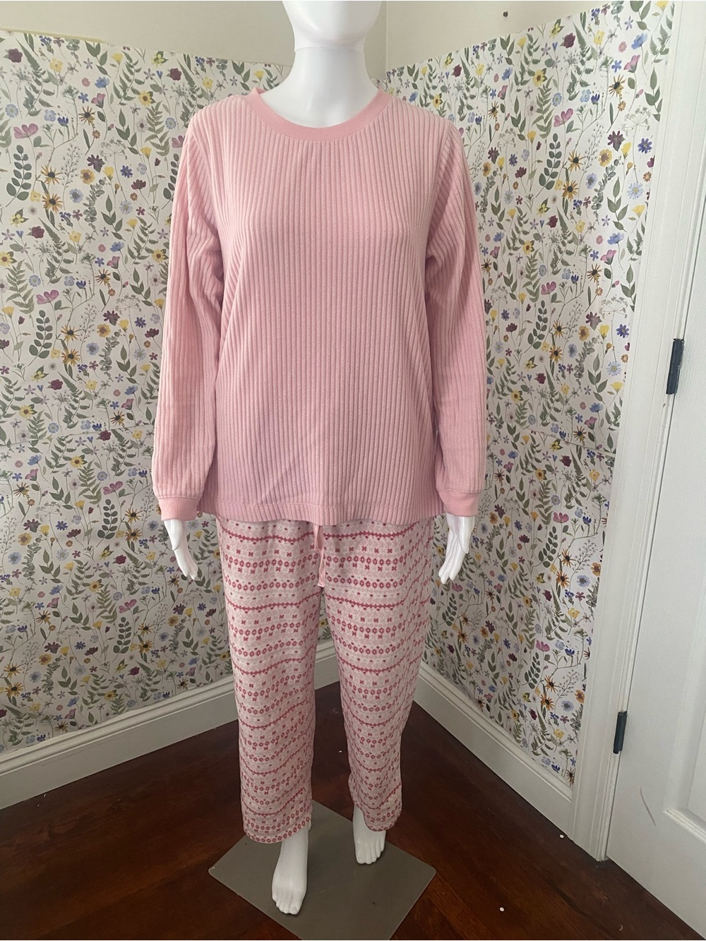 Croft & Barrow WMN’s Pink Pajama Set - Soft  Top & Patterned Pants Size Small